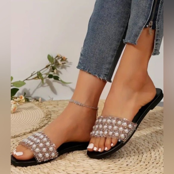 Glam pearls sandals🤩🖤 - Picture 5 of 6